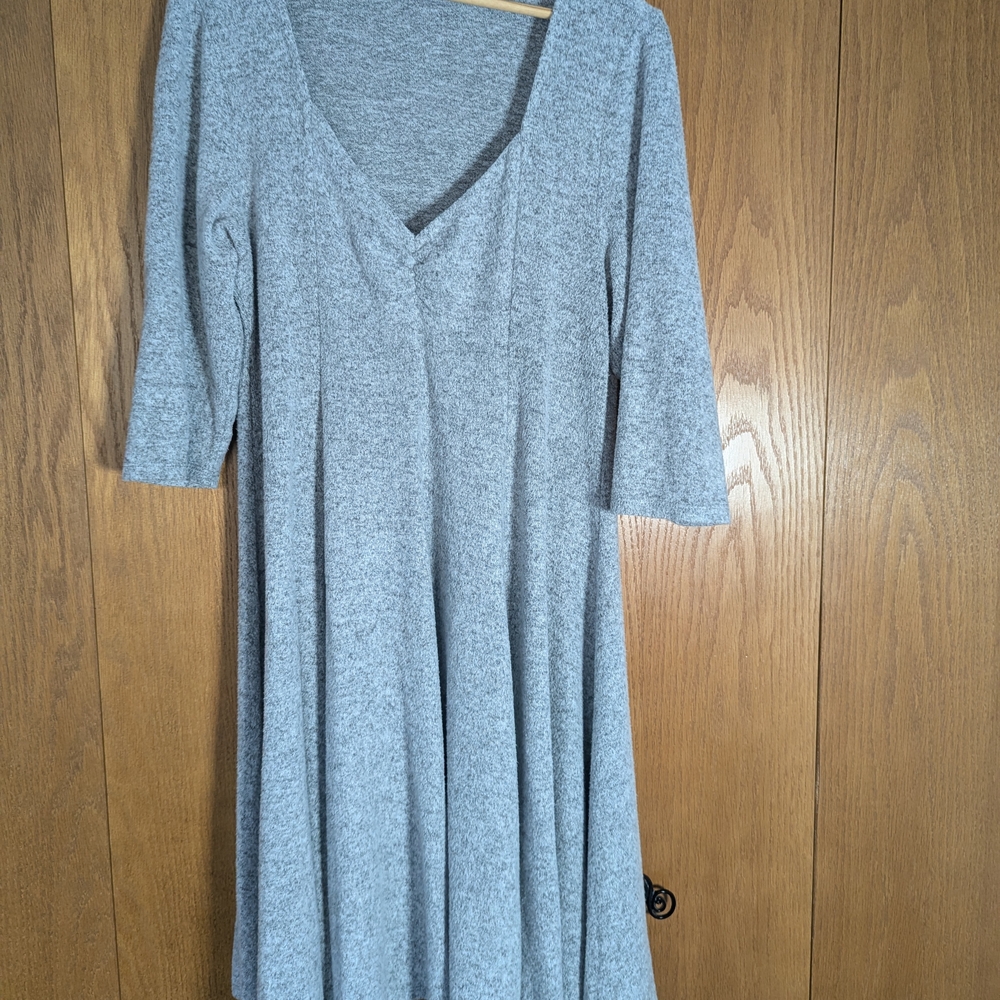 Torrid Light Gray 3/4 Sleeve Dress with Ruched Bust - Picture 3 of 10